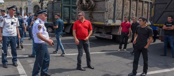 Акция протеста сотрудников компаний по экспорту металлолома перед Домом правительства (20 июня 2019). Еревaн Акция протеста сотрудников компаний по экспорту металлолома перед Домом правительства (20 июня 2019). Еревaн - Sputnik Արմենիա