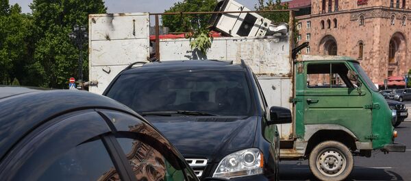 Акция протеста сотрудников компаний по экспорту металлолома перед Домом правительства (20 июня 2019). Еревaн Акция протеста сотрудников компаний по экспорту металлолома перед Домом правительства (20 июня 2019). Еревaн - Sputnik Армения