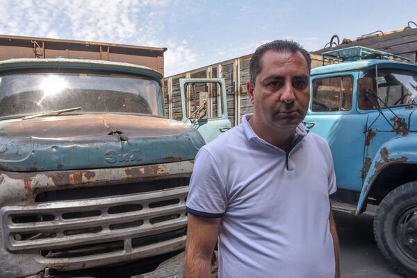 Մետաղական աղբով լի մեքենաներ` կառավարության մոտ. ինչի դեմ են բողոքում տնտեսվարողները Մետաղական աղբով լի մեքենաներ` կառավարության մոտ. ինչի դեմ են բողոքում տնտեսվարողները - Sputnik Արմենիա