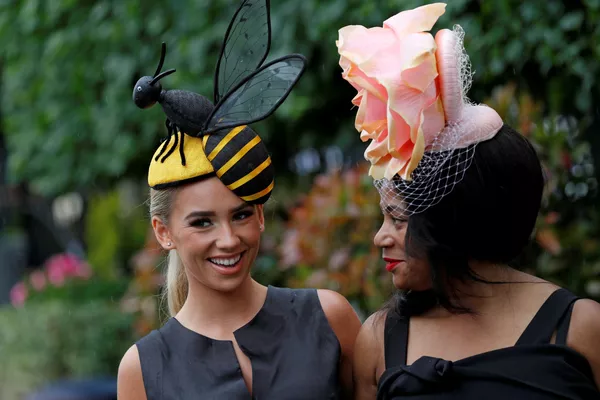 Посетительницы королевских скачек Royal Ascot, Великобритания Посетительницы королевских скачек Royal Ascot, Великобритания - Sputnik Армения