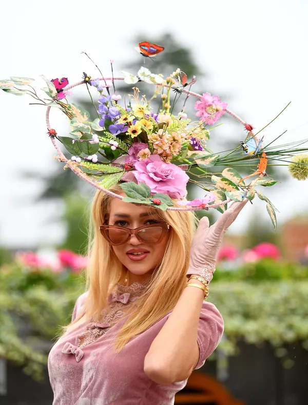Посетительница королевских скачек Royal Ascot Посетительница королевских скачек Royal Ascot - Sputnik Армения