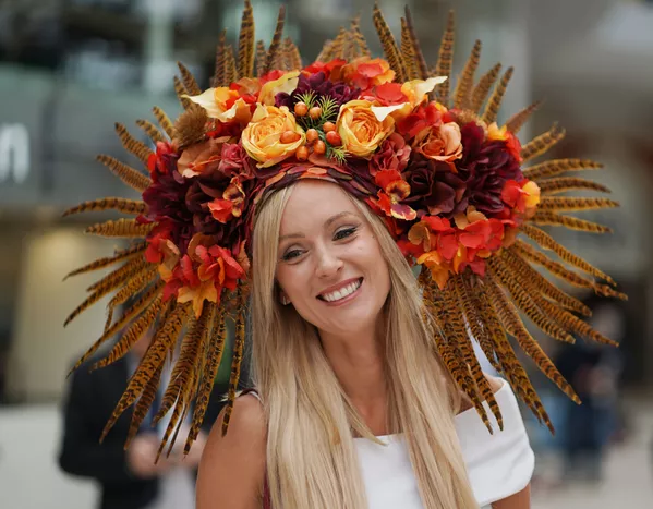 Посетительница королевских скачек Royal Ascot Посетительница королевских скачек Royal Ascot - Sputnik Армения