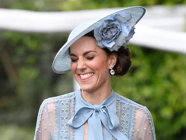 Герцогиня Кэмбриджская Кэтрин на королевских скачках Royal Ascot Герцогиня Кэмбриджская Кэтрин на королевских скачках Royal Ascot - Sputnik Армения