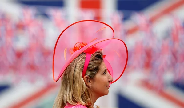 Посетительница королевских скачек Royal Ascot Посетительница королевских скачек Royal Ascot - Sputnik Армения