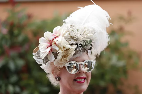 Посетительница королевских скачек Royal Ascot Посетительница королевских скачек Royal Ascot - Sputnik Армения