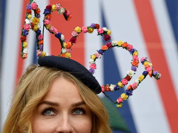 Посетительница королевских скачек Royal Ascot Посетительница королевских скачек Royal Ascot - Sputnik Армения