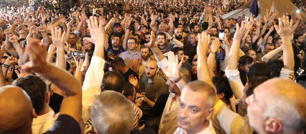 Акция протеста у парламента Грузии Акция протеста у парламента Грузии - Sputnik Армения