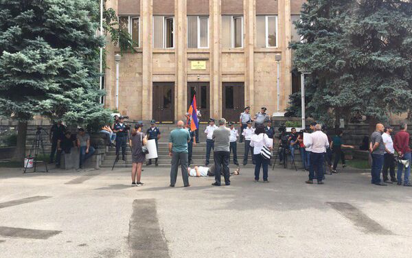 Акция протеста перед зданием Конституционного суда (21 июня 2019). Еревaн - Sputnik Армения