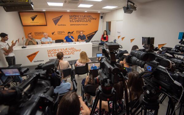Пресс-конференция адвокатов Роберта Кочаряна (21 июня 2019). Еревaн - Sputnik Армения