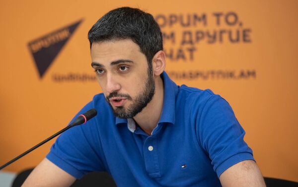 Арам Вардеванян на пресс-конференции адвокатов Роберта Кочаряна (21 июня 2019). Еревaн - Sputnik Армения