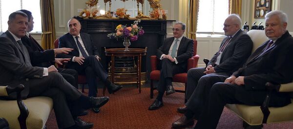 Встреча глав МИД Армении и Азербайджана Зограба Мнацаканяна и Эльмара Мамедъярова с посредниками Минской группы ОБСЕ (20 июня 2019). Вашингтон - Sputnik Армения