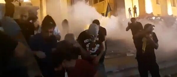 Антиправительственная акция протеста перед зданием парламента Грузии Антиправительственная акция протеста перед зданием парламента Грузии - Sputnik Армения