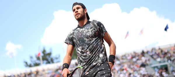 Карен Хачанов (Россия) в матче 1/4 финала мужского одиночного разряда Открытого чемпионата Франции по теннису против австрийца Доминика Тима (6 июня 2019). Париж - Sputnik Արմենիա