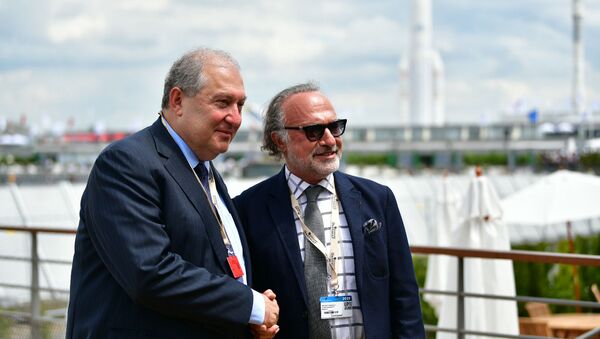 Президент Армен Саркисян встретился с руководителем компании Dassault Group по вопросам стратегического развития Оливье Дассо (20 июня 2019). Ле-Бурже - Sputnik Армения