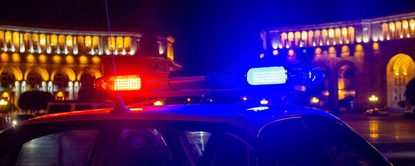 Автомобиль дорожной полиции на площади Республики Автомобиль дорожной полиции на площади Республики - Sputnik Армения