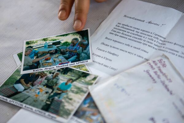 Թթի օղին փրկեց. ինչպես գերմանացի ռազմագերու որդին հոր գերեզմանը գտավ Երևանում Թթի օղին փրկեց. ինչպես գերմանացի ռազմագերու որդին հոր գերեզմանը գտավ Երևանում - Sputnik Արմենիա