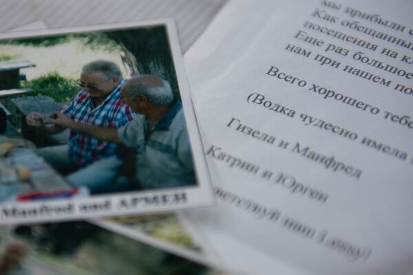 Թթի օղին փրկեց. ինչպես գերմանացի ռազմագերու որդին հոր գերեզմանը գտավ Երևանում Թթի օղին փրկեց. ինչպես գերմանացի ռազմագերու որդին հոր գերեզմանը գտավ Երևանում - Sputnik Արմենիա