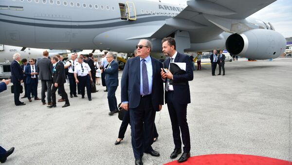 Президент РА Армен Саркисян встретился в Париже с руководителями компаний Airbus и Air Asia - Sputnik Армения