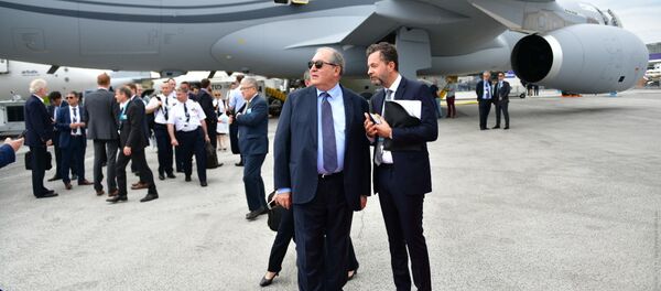 Президент РА Армен Саркисян встретился в Париже с руководителями компаний Airbus и Air Asia Президент РА Армен Саркисян встретился в Париже с руководителями компаний Airbus и Air Asia - Sputnik Արմենիա