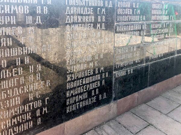 Սա սուրբ վայր է. Գյումրիում հարգանքի տուրք մատուցեցին Մեծ հայրենականի 100 մասնակիցներին Սա սուրբ վայր է. Գյումրիում հարգանքի տուրք մատուցեցին Մեծ հայրենականի 100 մասնակիցներին - Sputnik Արմենիա