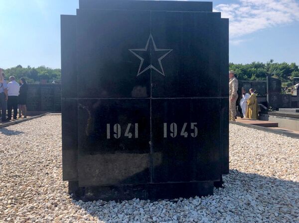 Սա սուրբ վայր է. Գյումրիում հարգանքի տուրք մատուցեցին Մեծ հայրենականի 100 մասնակիցներին Սա սուրբ վայր է. Գյումրիում հարգանքի տուրք մատուցեցին Մեծ հայրենականի 100 մասնակիցներին - Sputnik Արմենիա