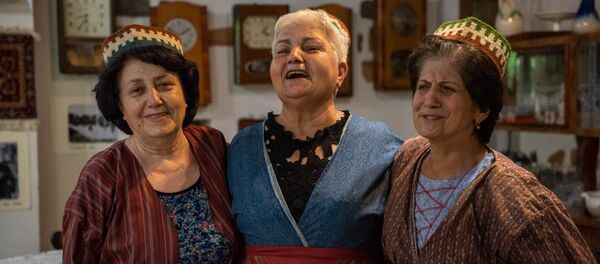 Персонал ресторана Песня старых дней Персонал ресторана Песня старых дней - Sputnik Արմենիա