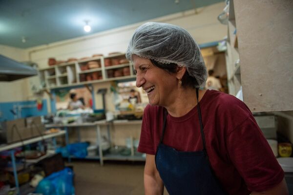 Հայաստանի մէջ ճաշարան մը բացուած է, ուր մատուցողները թոշակառու կանայք են. լուսանկարներ Հայաստանի մէջ ճաշարան մը բացուած է, ուր մատուցողները թոշակառու կանայք են. լուսանկարներ - Sputnik Արմենիա