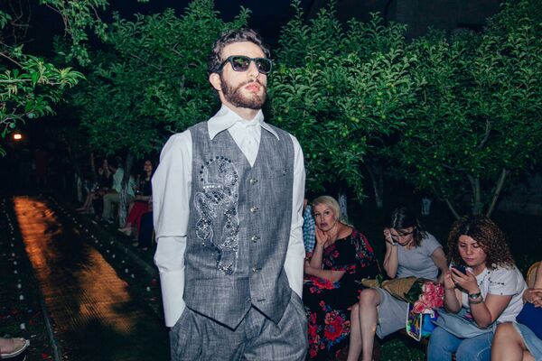 Սկսնակ դիզայները հագուստ է ստեղծել` հաշվի առնելով հայերի կազմվածքի առանձնահատկությունները Սկսնակ դիզայները հագուստ է ստեղծել` հաշվի առնելով հայերի կազմվածքի առանձնահատկությունները - Sputnik Արմենիա