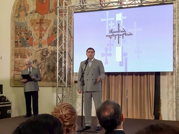 «Նարեկն» արևելահայերեն է թարգմանվել. ծախսերը հոգացել է մեդիամագնատ Արթուր Ջանիբեկյանը «Նարեկն» արևելահայերեն է թարգմանվել. ծախսերը հոգացել է մեդիամագնատ Արթուր Ջանիբեկյանը - Sputnik Արմենիա