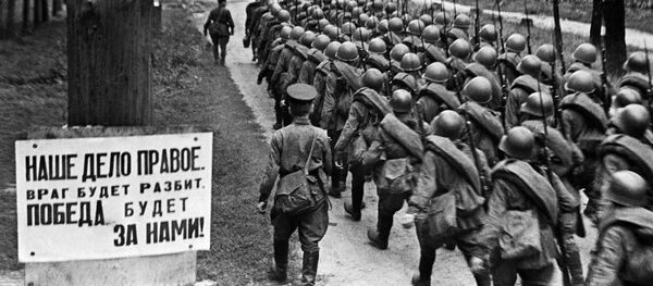 Колонны бойцов движутся на фронт из Москвы, 23 июня 1941 года Колонны бойцов движутся на фронт из Москвы, 23 июня 1941 года - Sputnik Армения