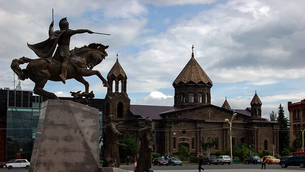 Памятник Вардану Мамиконяну на площади Вардананц, Гюмри - Sputnik Армения