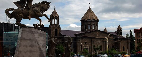 Памятник Вардану Мамиконяну на площади Вардананц, Гюмри Памятник Вардану Мамиконяну на площади Вардананц, Гюмри - Sputnik Արմենիա