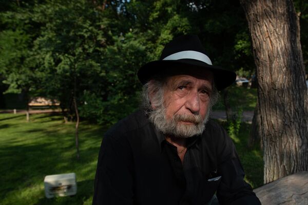 Бабуля ошибалась – родина есть: спевший с Азнавуром безумный музыкант влюблен в Армению - Sputnik Армения