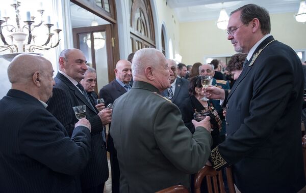 посол Иван Волынкин с ветеранами Великой Отечественной войны посол Иван Волынкин с ветеранами Великой Отечественной войны - Sputnik Армения