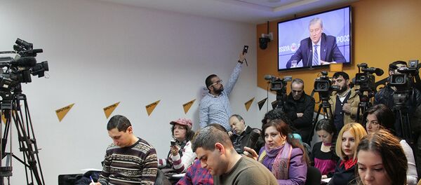 Пресс-конференция генерального секретаря ОДКБ Николая Бордюжи в пресс-центре Sputnik Армения Пресс-конференция генерального секретаря ОДКБ Николая Бордюжи в пресс-центре Sputnik Армения - Sputnik Армения