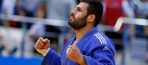 Арман Адамян (Россия) празднует победу над Варламом Липартелиани (Грузия) после финального матча по дзюдо среди мужчин в весовой категории 100кг (24 июня 2019). Минск - Sputnik Армения