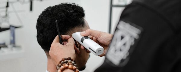 Мужская стрижка в салоне - Sputnik Армения