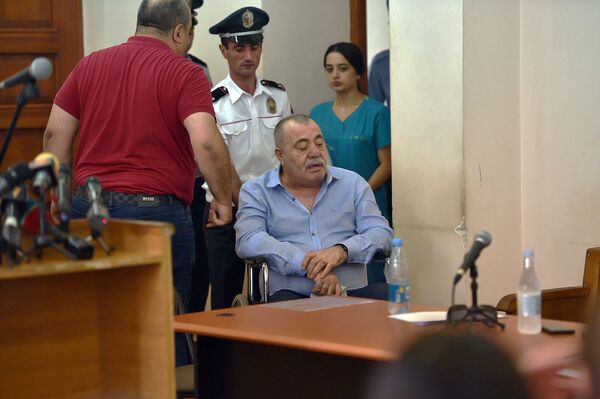 Անվասայլակով ու թթվածնի սարքով. Մանվել Գրիգորյանը ներկա է դատական նիստին Անվասայլակով ու թթվածնի սարքով. Մանվել Գրիգորյանը ներկա է դատական նիստին - Sputnik Արմենիա