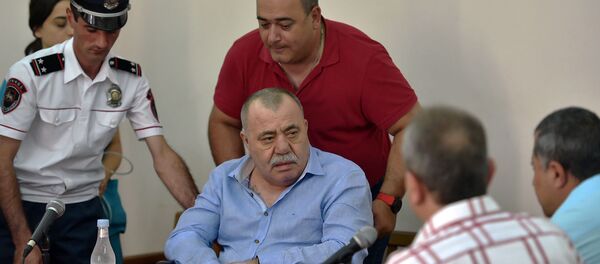 Манвел Григорян и адвокат Арсен Мкртчян на судебном заседании по своему делу (25 июня 2019). Еревaн - Sputnik Армения