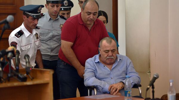 Манвел Григорян и адвокат Арсен Мкртчян на судебном заседании по своему делу (25 июня 2019). Еревaн - Sputnik Արմենիա