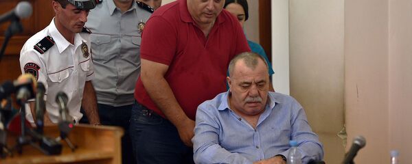 Манвел Григорян и адвокат Арсен Мкртчян на судебном заседании по своему делу (25 июня 2019). Еревaн - Sputnik Армения