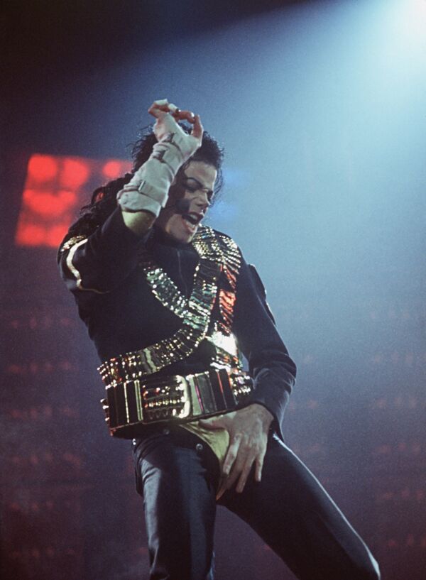 Американский певец Майкл Джексон выступает на стадионе Лужники в Москве, 1993 год - Sputnik Армения