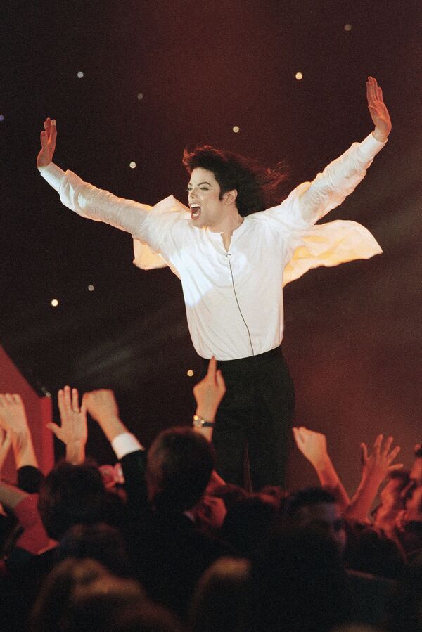 Американский певец Майкл Джексон исполняет Earth song на церемонии World Music Awards в Монако, 1996 год - Sputnik Армения