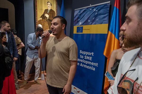 Армянские дизайнеры приняли участие в London Fashion Week: эксперты рассказали о нюансах Армянские дизайнеры приняли участие в London Fashion Week: эксперты рассказали о нюансах - Sputnik Армения