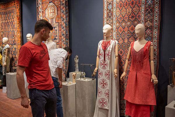 Именная сумочка жены Пашиняна и не только этника - армянские дизайнеры заявляют о себе - Sputnik Армения