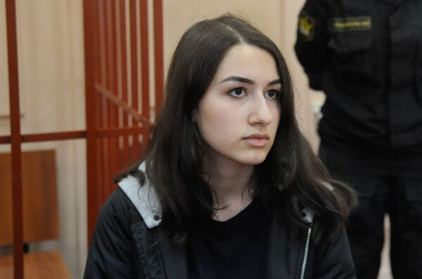 Заботливый отец или маньяк? Появились новые подробности по громкому делу сестер Хачатурян - Sputnik Армения