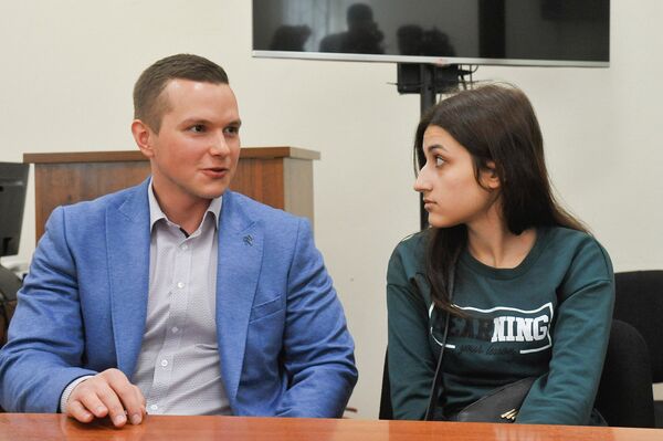 Заботливый отец или маньяк? Появились новые подробности по громкому делу сестер Хачатурян - Sputnik Армения