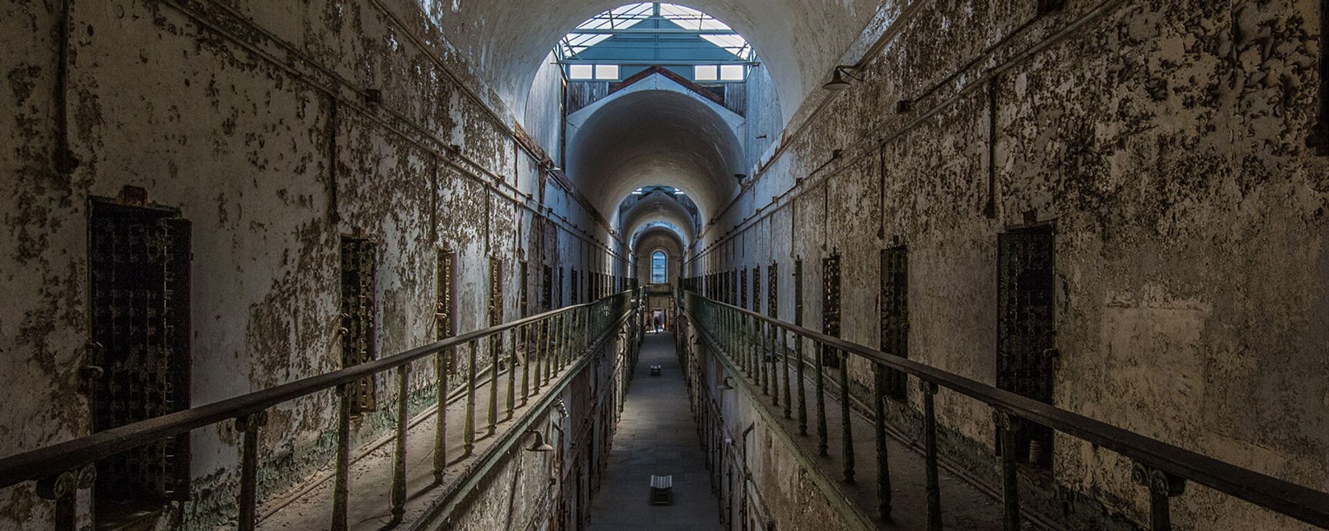 Коридор тюрьмы с камерами - Sputnik Армения, 1920, 26.06.2019