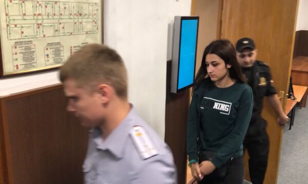 Требовал обращаться только на Вы: обнародованы первые показания сестер Хачатурян - Sputnik Армения