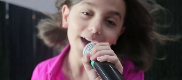 Миша поёт песню Карабах на 2 языках Миша поёт песню Карабах на 2 языках - Sputnik Армения